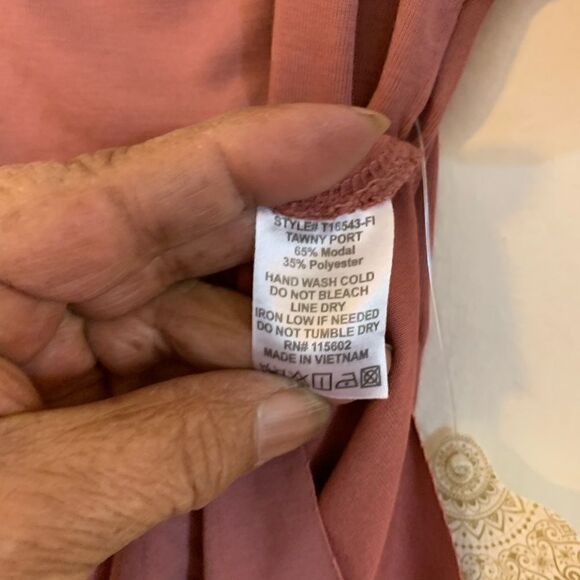 Altar’d State V-Neck Top color tawny port Side Slits Short Sleeves Sz Small NWT - Picture 5 of 7